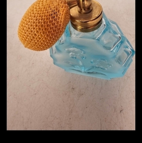 Vintage azure blue perfume bottle with an atomizer - Picture 2 of 7